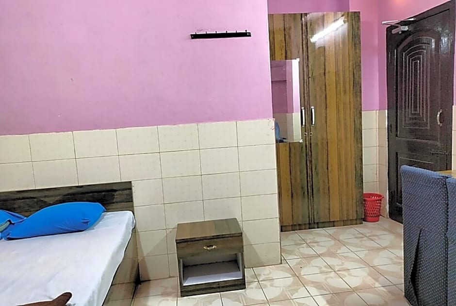 Goroomgo Central Guest House Agartala