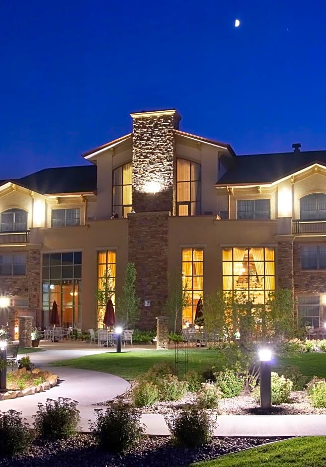 ClubHouse Hotel & Suites Fargo