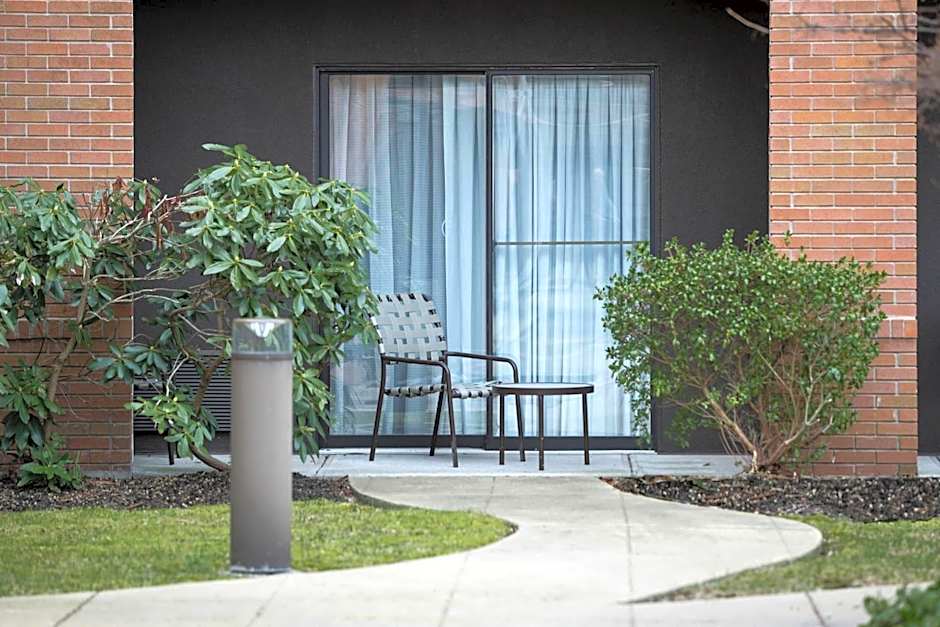 Courtyard by Marriott West Orange