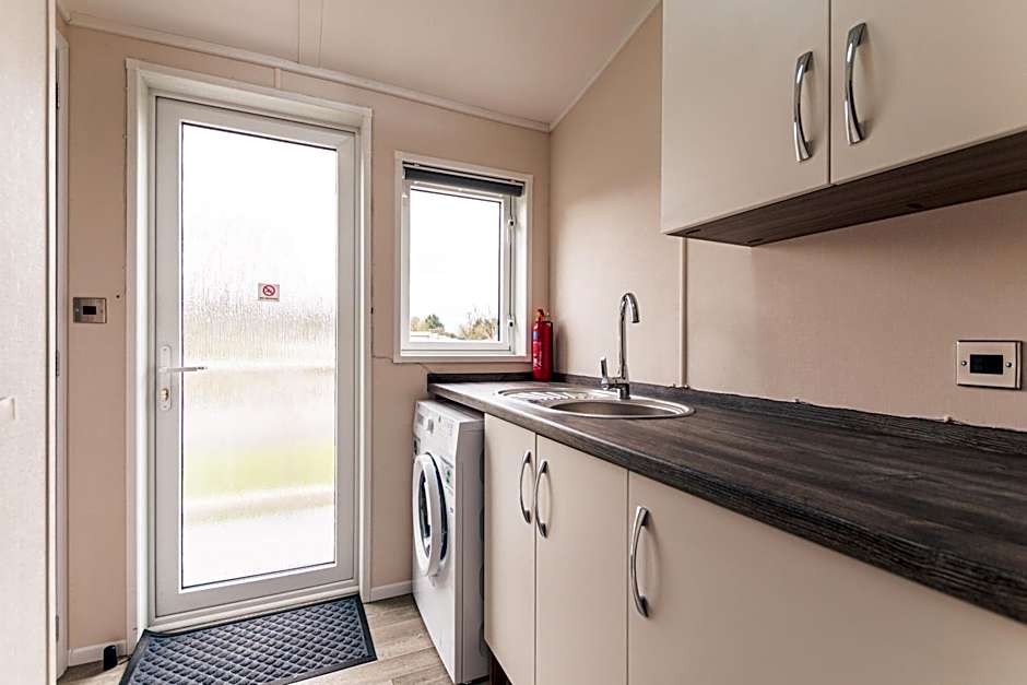 Garden View Lodge with Hot Tub