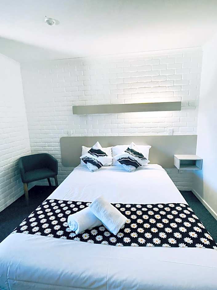 Jacaranda Place Motor Inn