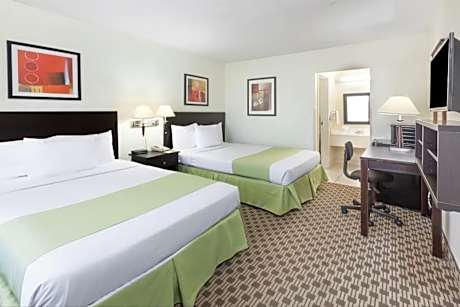 2 Double Beds Non-Smoking Microwave And Mini-Refrigerator Wi-Fi Continental Breakfast