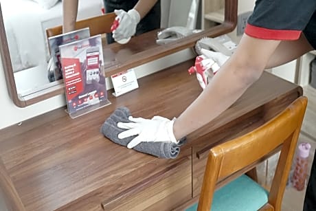 RedDoorz Premium near Ragunan Zoo 2