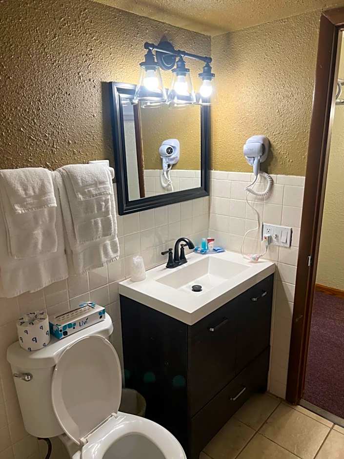 Amber's Inn and Suites