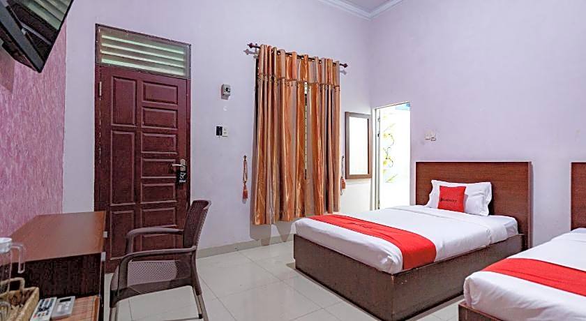 RedDoorz Syariah near UISU Medan