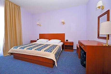 Two-Bedroom Suite with Sea View (4 Adults)