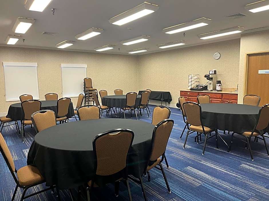 Holiday Inn Express Hotel & Suites Sioux Falls At Empire Mall By IHG