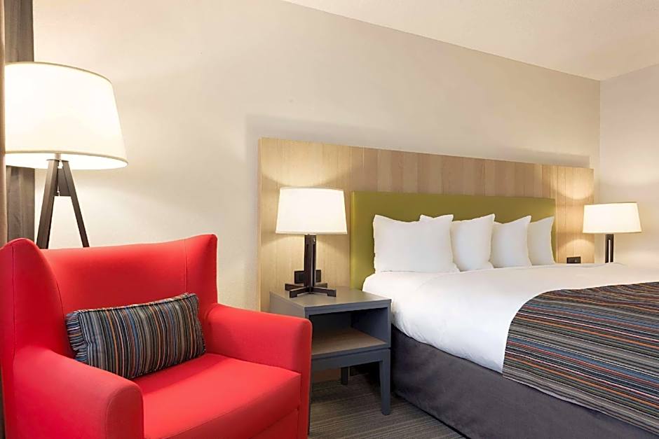 Country Inn & Suites by Radisson, Chippewa Falls, WI