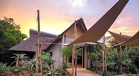 Royal Thonga Safari Lodge