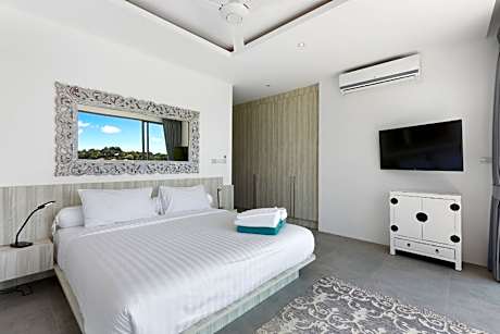 5 Bedroom Villa Oceanfront Balcony