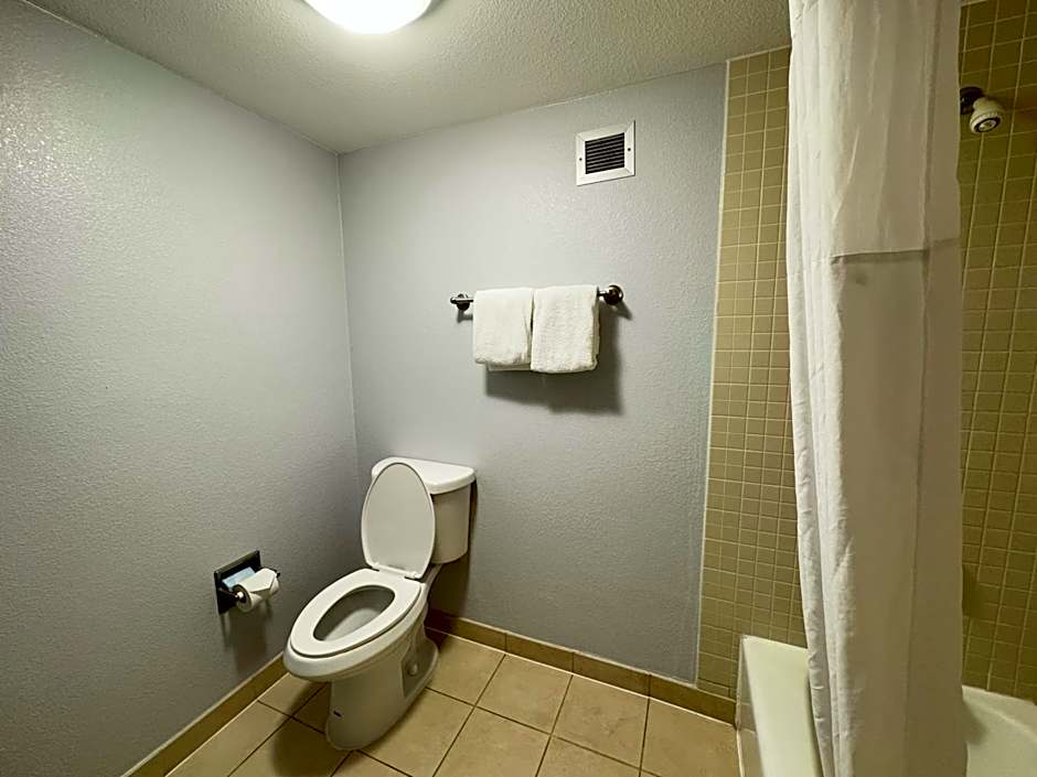 Super 8 by Wyndham Dallas Love Field Airport