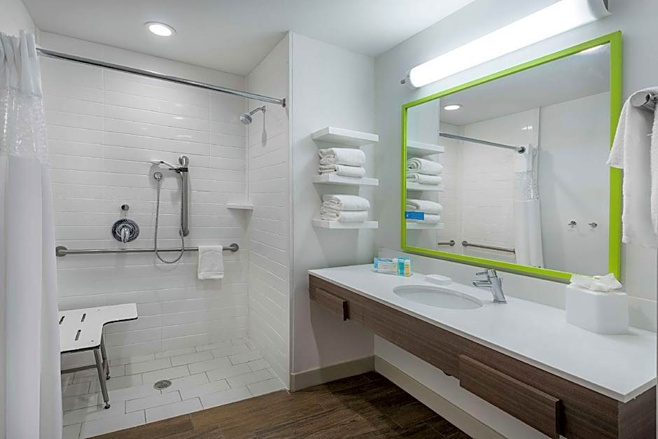 Photo 1 of 1 of Studio 1 King Bed, Hearing/Mobility Accessible, Roll in Shower