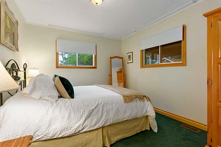 Bear Essentials Hideaway