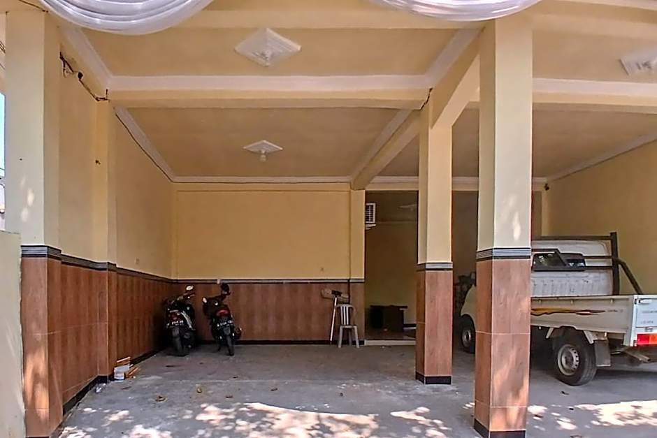 RedDoorz @ Dien Homestay Syariah Alun-alun Pasuruan