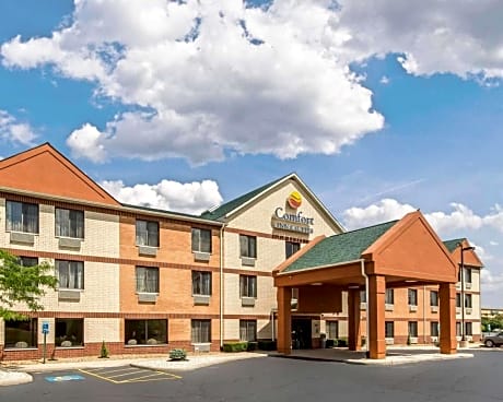 Comfort Inn & Suites near Tinley Park Amphitheater