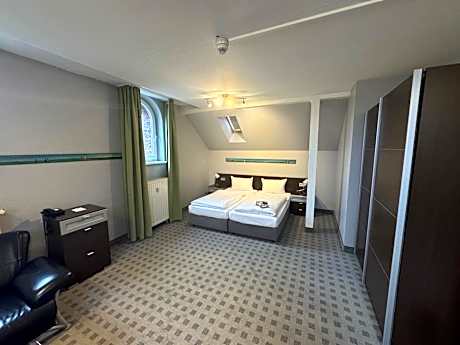 Large 1-Bedroom Apartment