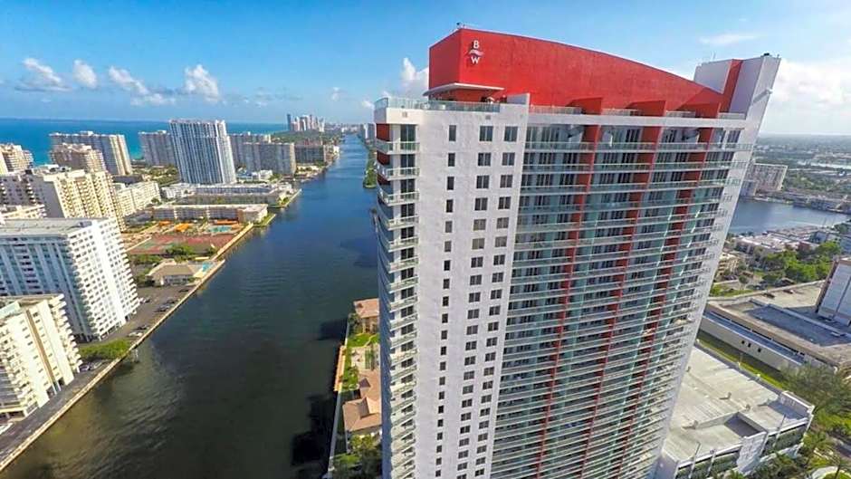 Spectacular View wBalcony Pool