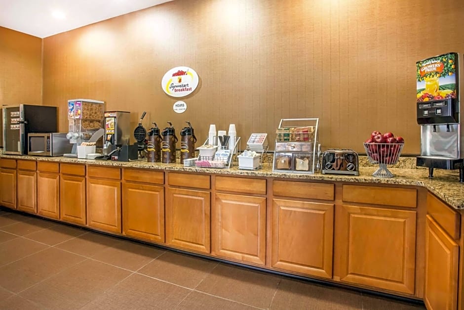 Super 8 by Wyndham Daleville/Roanoke