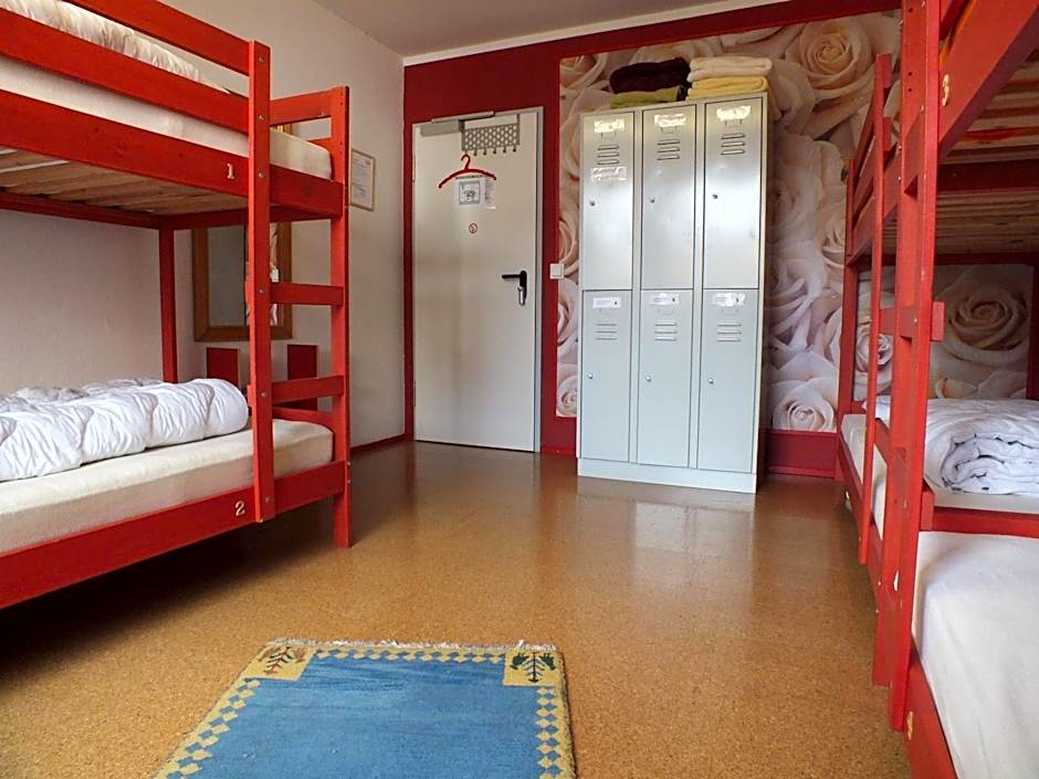 Max Hostel