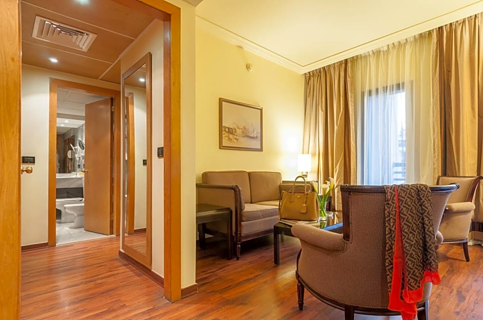 Le Commodore Hotel