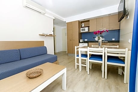 1 BEDROOM APARTMENT WITH BALCONY 2ADULTS+2CHILDREN