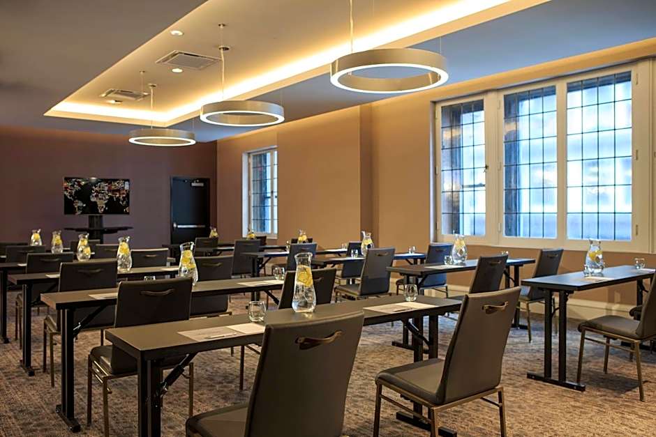 Renaissance by Marriott Cincinnati Downtown Hotel