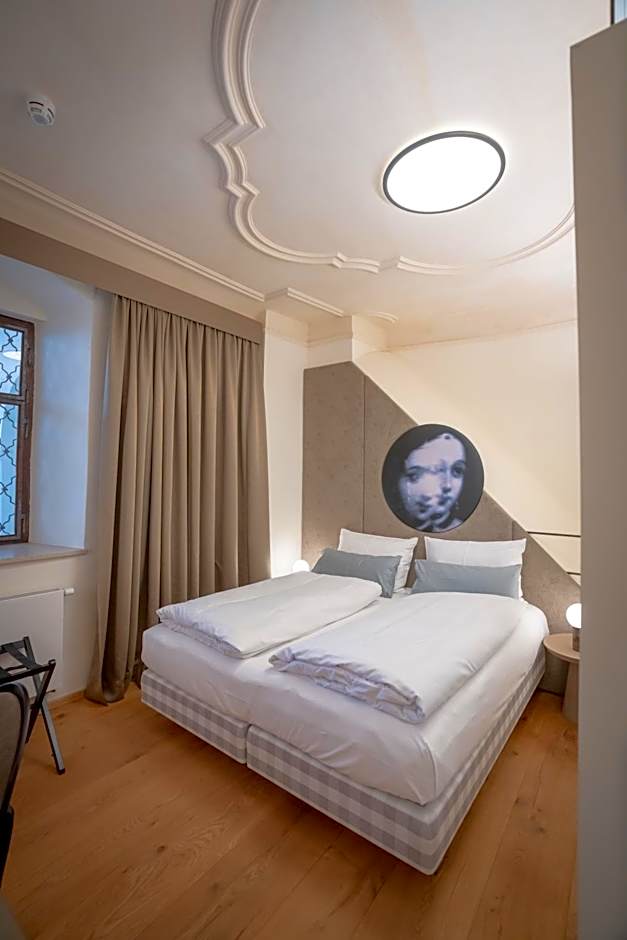Maxim Suites by Elias Holl