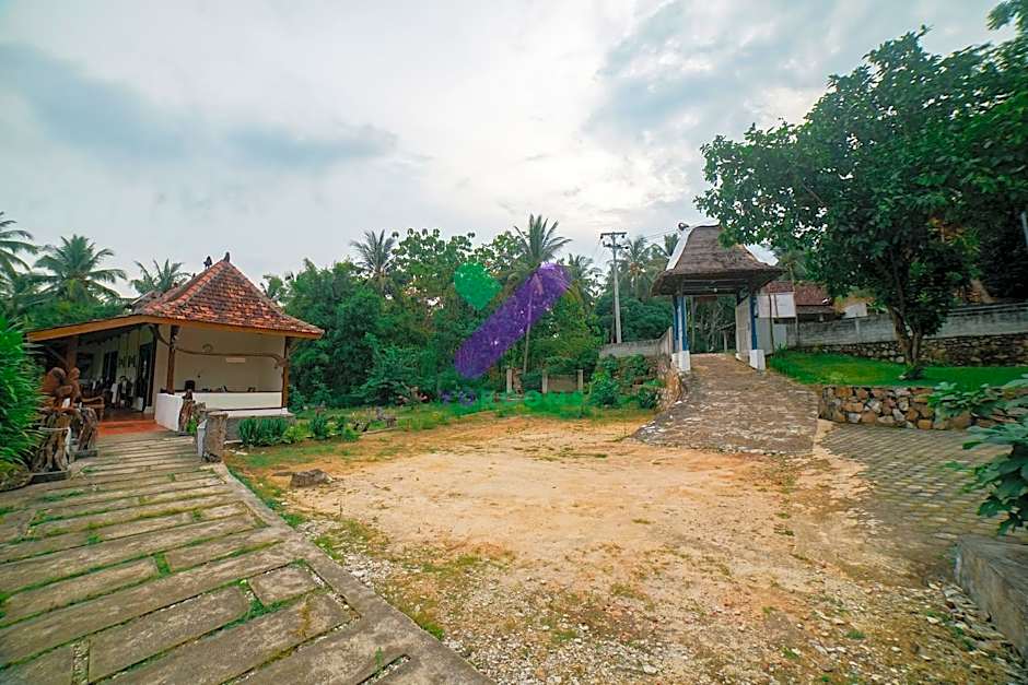 Arys Lagoon Bungalow & Hotel
