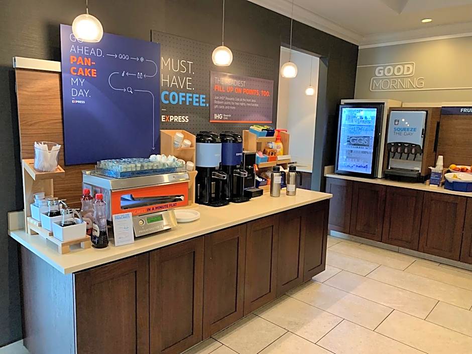 Holiday Inn Express Hotel & Suites St. Louis West-OFallon By IHG