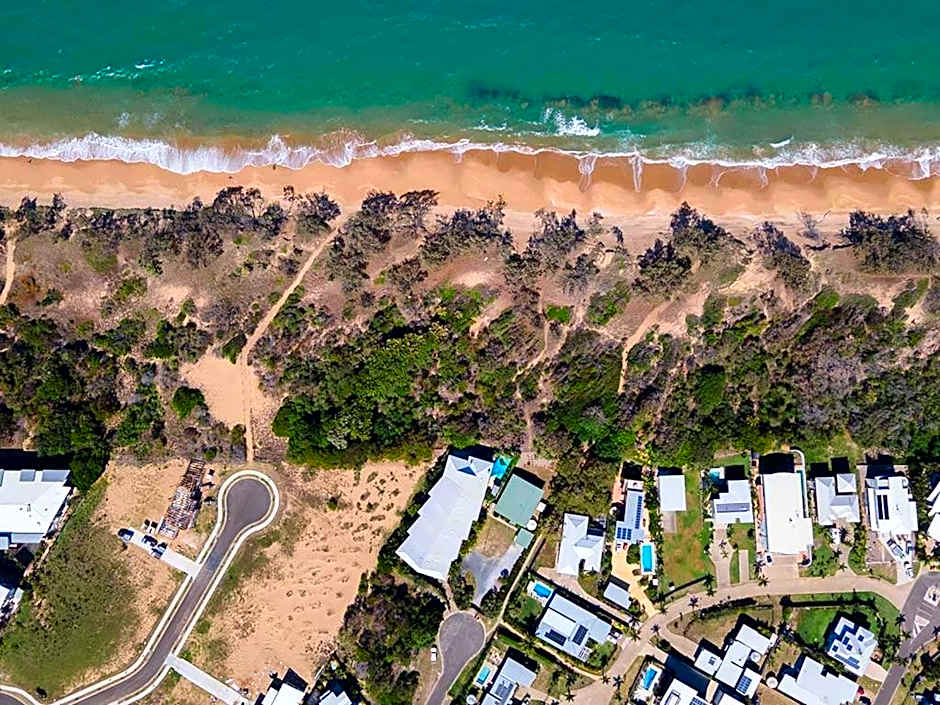 Beach Karma - Three-Bedroom Beachside Escape with Heated Communal Pool in Agnes Water