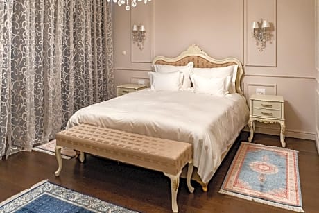 Executive One-Bedroom Suite with Balcony and Sea View - Free SPA Access