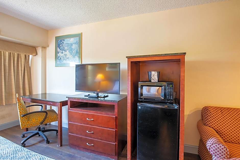 Dominion Inn and Suites
