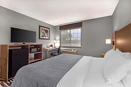 King Room with tub - Accessible/Non-Smoking