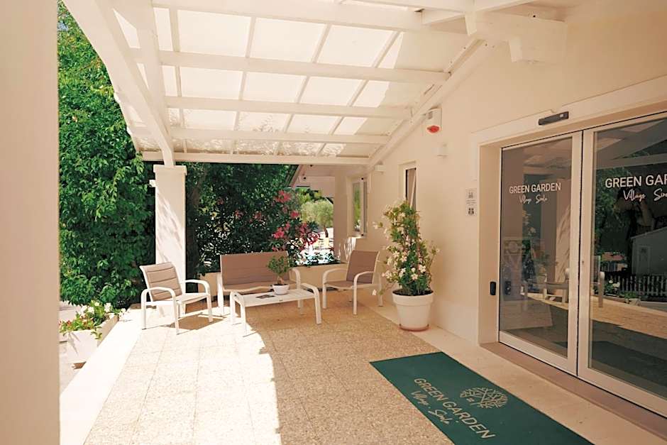 Green Garden Village con piscina, spiaggia riservata e parcheggio
