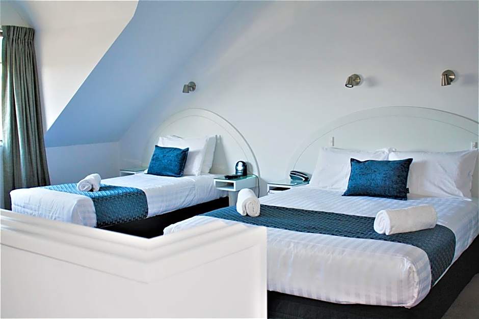 Brougham Heights Motel