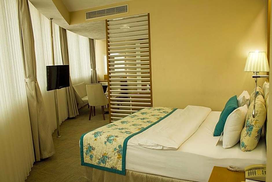 Yol İş Holiday Adana Otel