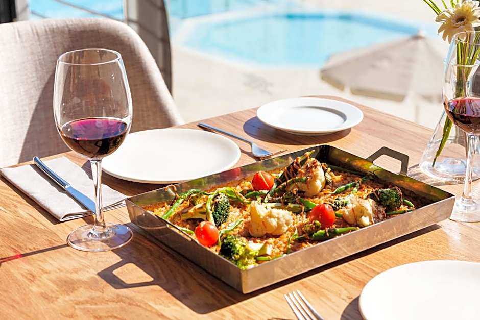 Bahia Camp de Mar Suites