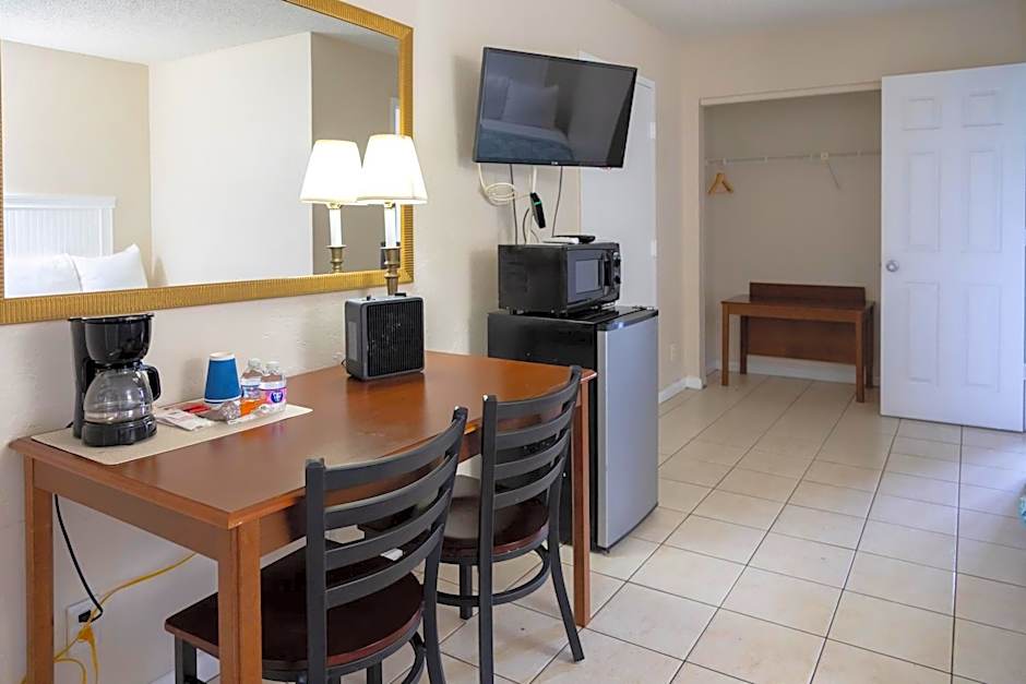 Palm Breeze Hotel