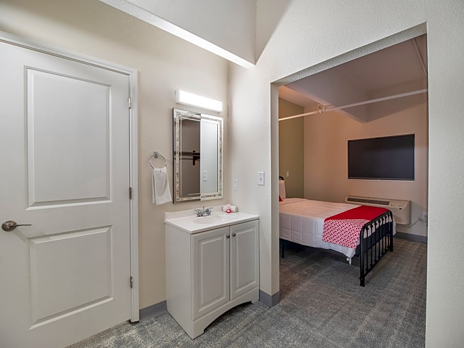 OYO Hotel & Apartments Houston Galleria