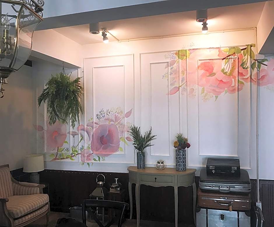 Bloom Boutique Hotel & Cafe