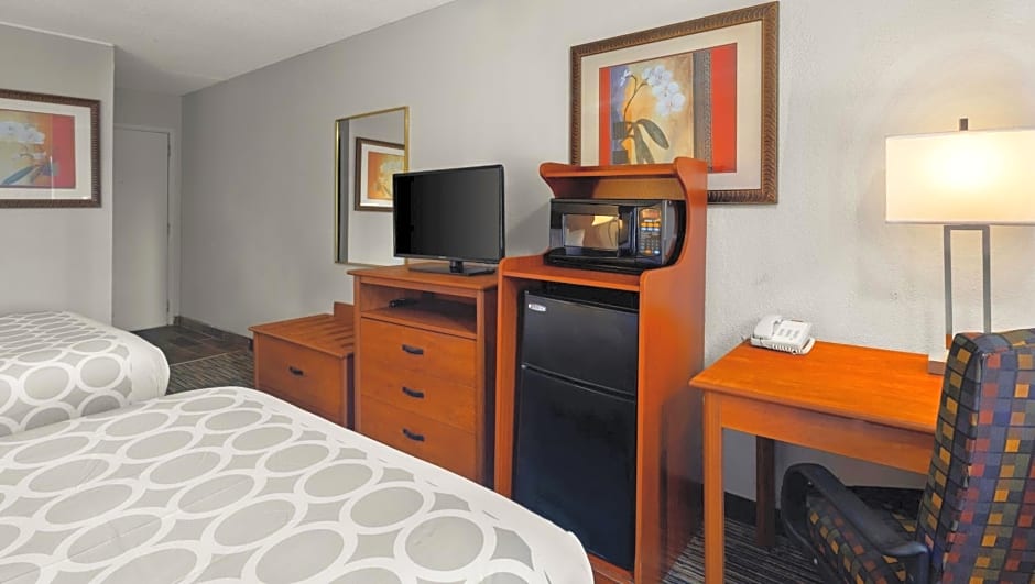 Magnuson Hotel Detroit Airport