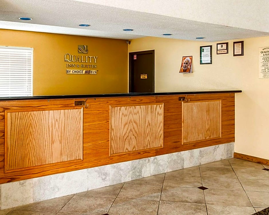 Quality Inn & Suites Shelbyville I-74