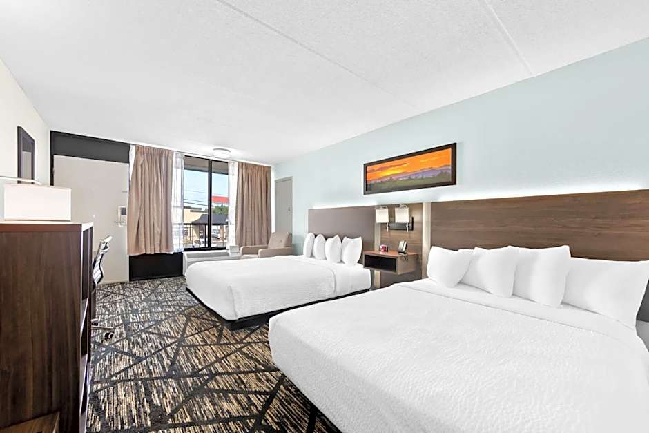 Clarion Inn & Suites near the Leconte Center Pigeon Forge