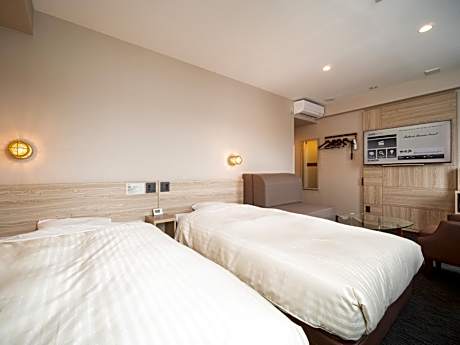 Triple Room with Mountain View - Non-Smoking