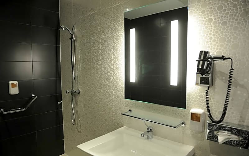 Comfort Hotel Centre Del Mon