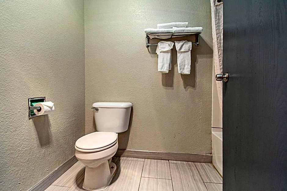 Days Inn & Suites by Wyndham Mt Pleasant