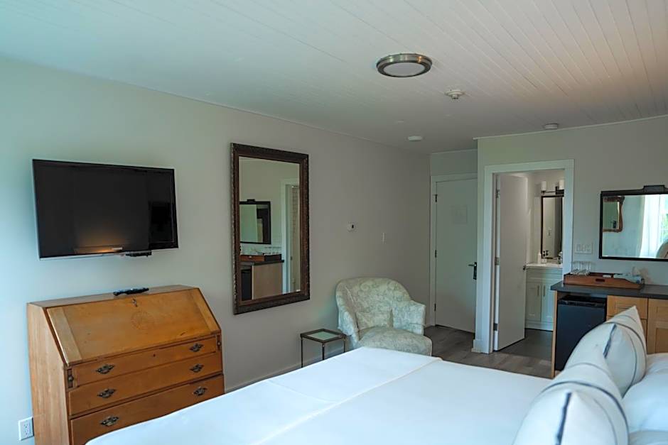 South Landing Inn