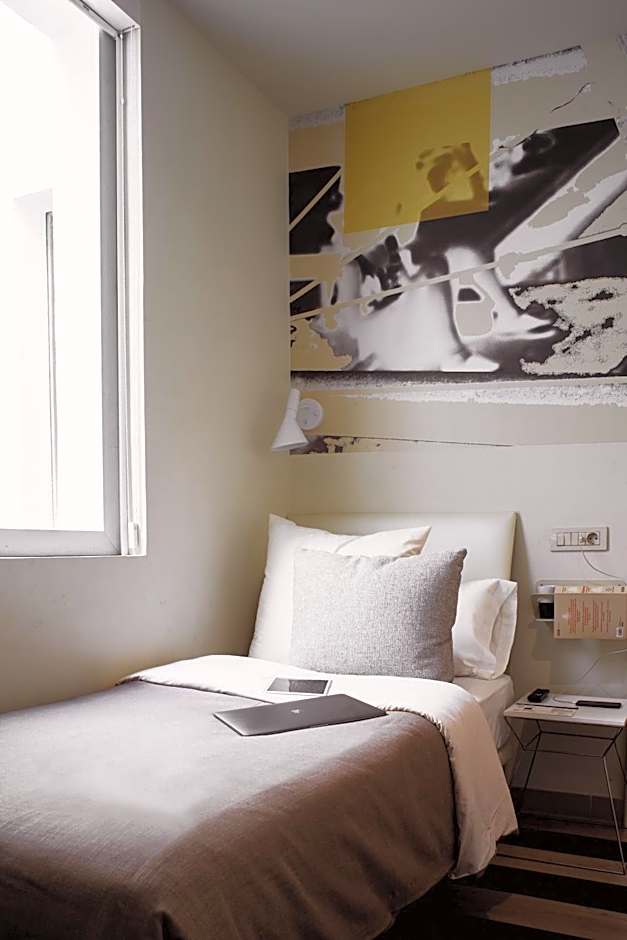Foto 1 dari 5 — Single Room