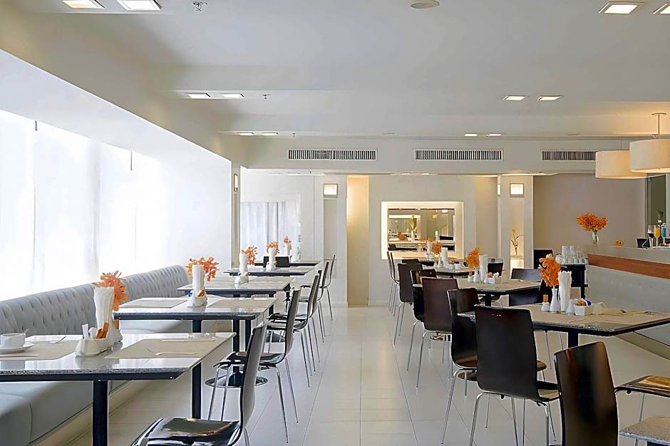 AT EASE saladaeng by AETAS