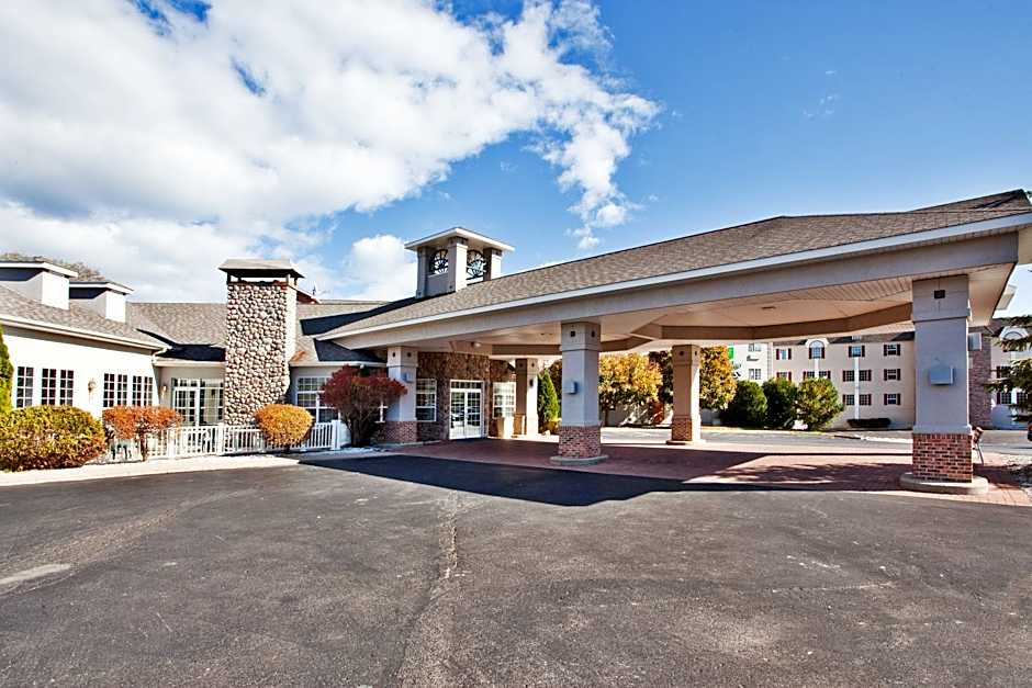 Holiday Inn Express St. Ignace - Lake Front by IHG